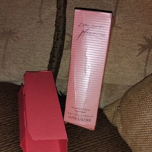 Estee Lauder Pleasures Packaging